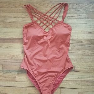 Brand new Kenneth cole 1pc!!!!😍😍😍